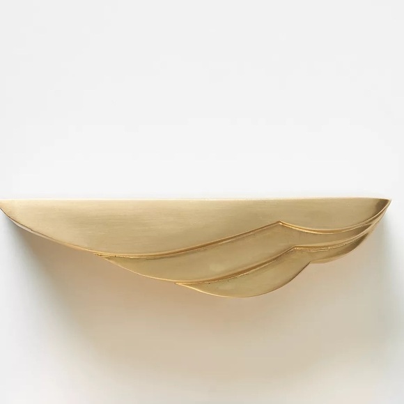 Edith Pulls - Picture 3 of 3